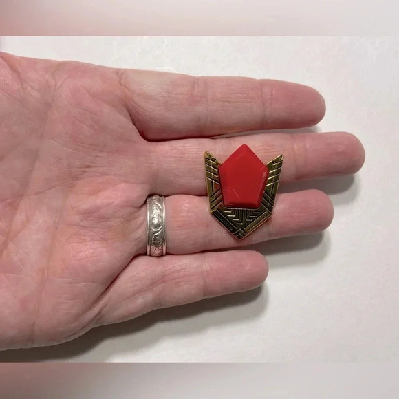 The Legend of Zelda Ocarina of Time - The Spiritual Stone : Goron's Ruby Pin ♦️ - Picture 4 of 5